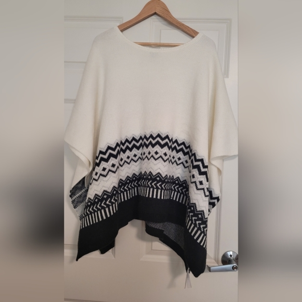 Ann Taylor Ponch‎ Size M/L warn once